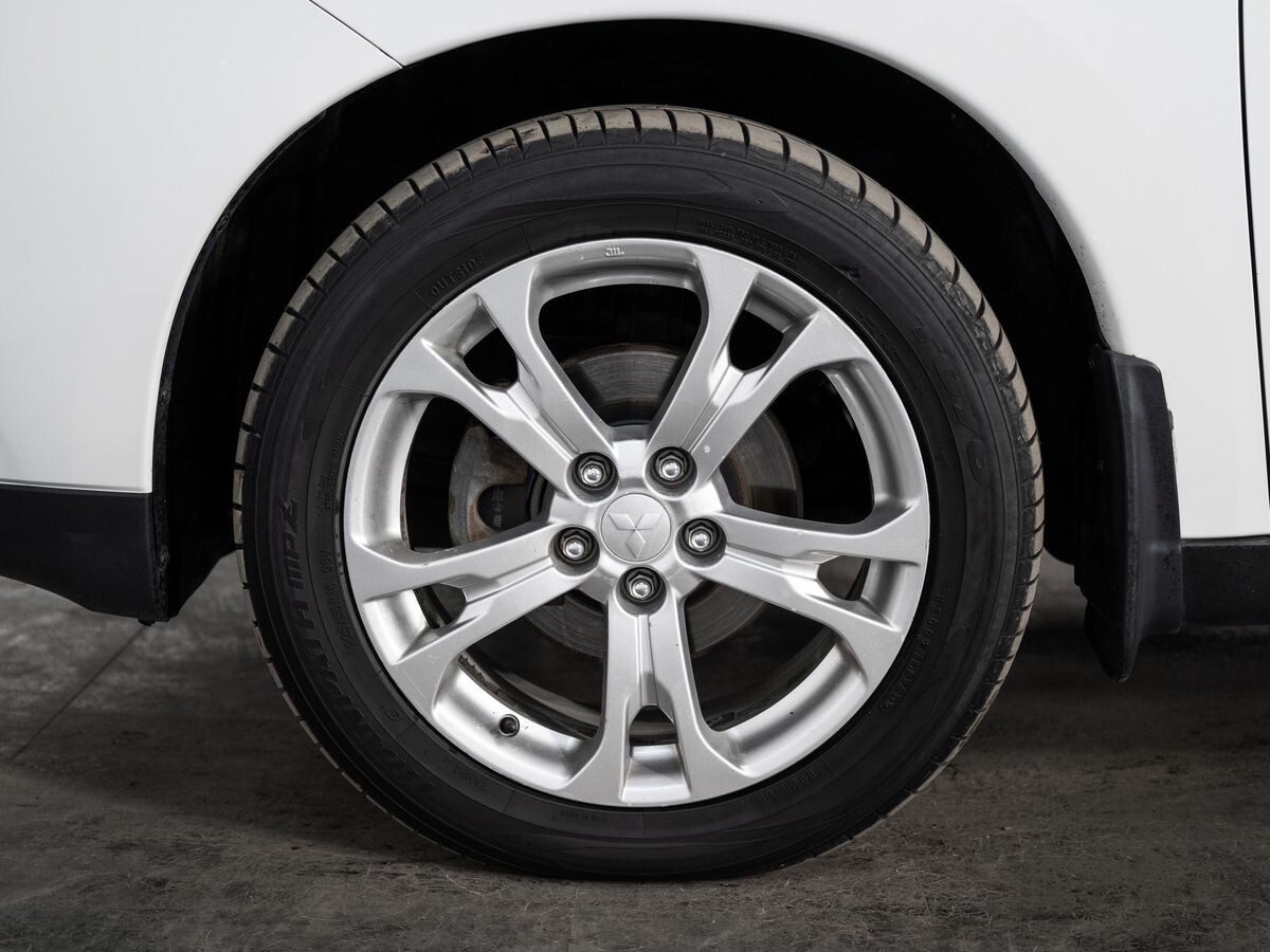 Mitsubishi Outlander 2012 - фото автомобиля