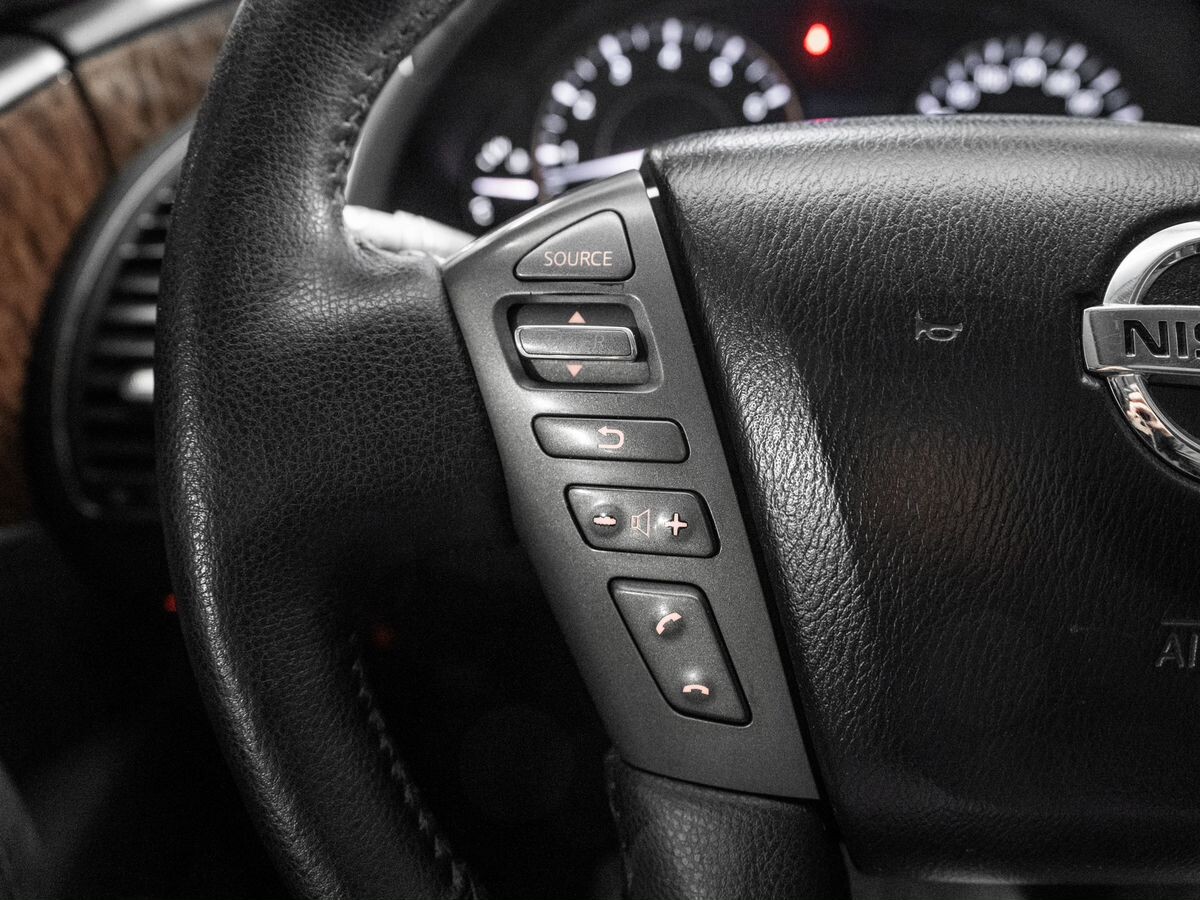 Nissan Patrol 2011 - фото автомобиля
