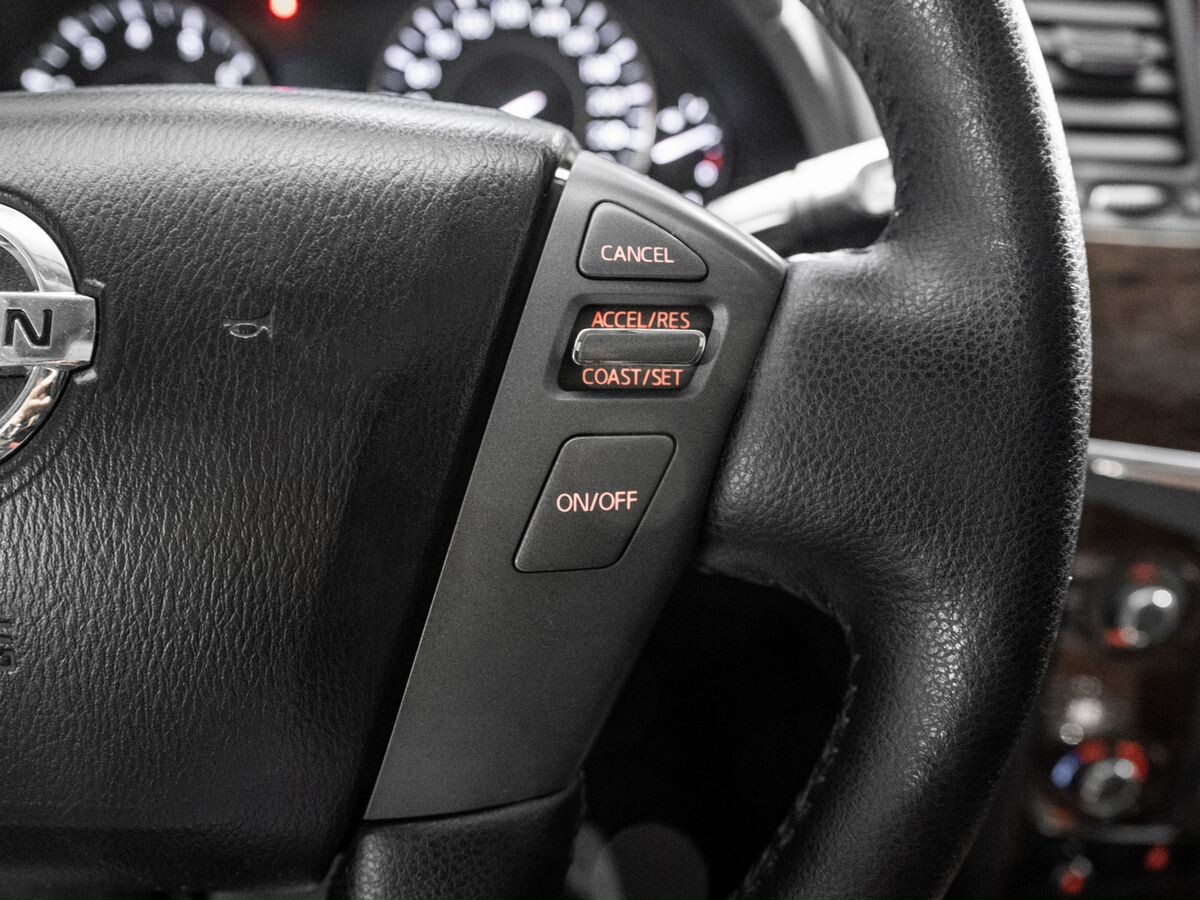 Nissan Patrol 2011 - фото автомобиля