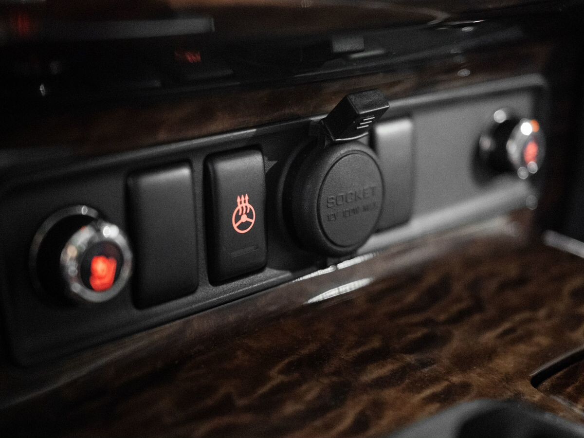 Nissan Patrol 2011 - фото автомобиля