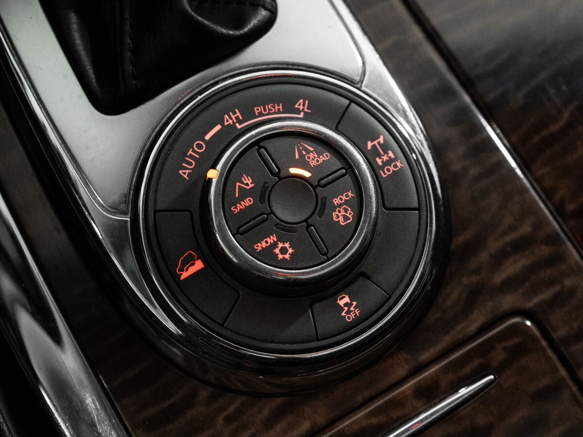 Nissan Patrol 2011 - фото автомобиля
