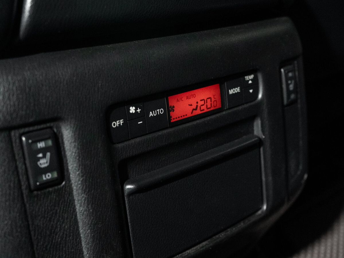 Nissan Patrol 2011 - фото автомобиля