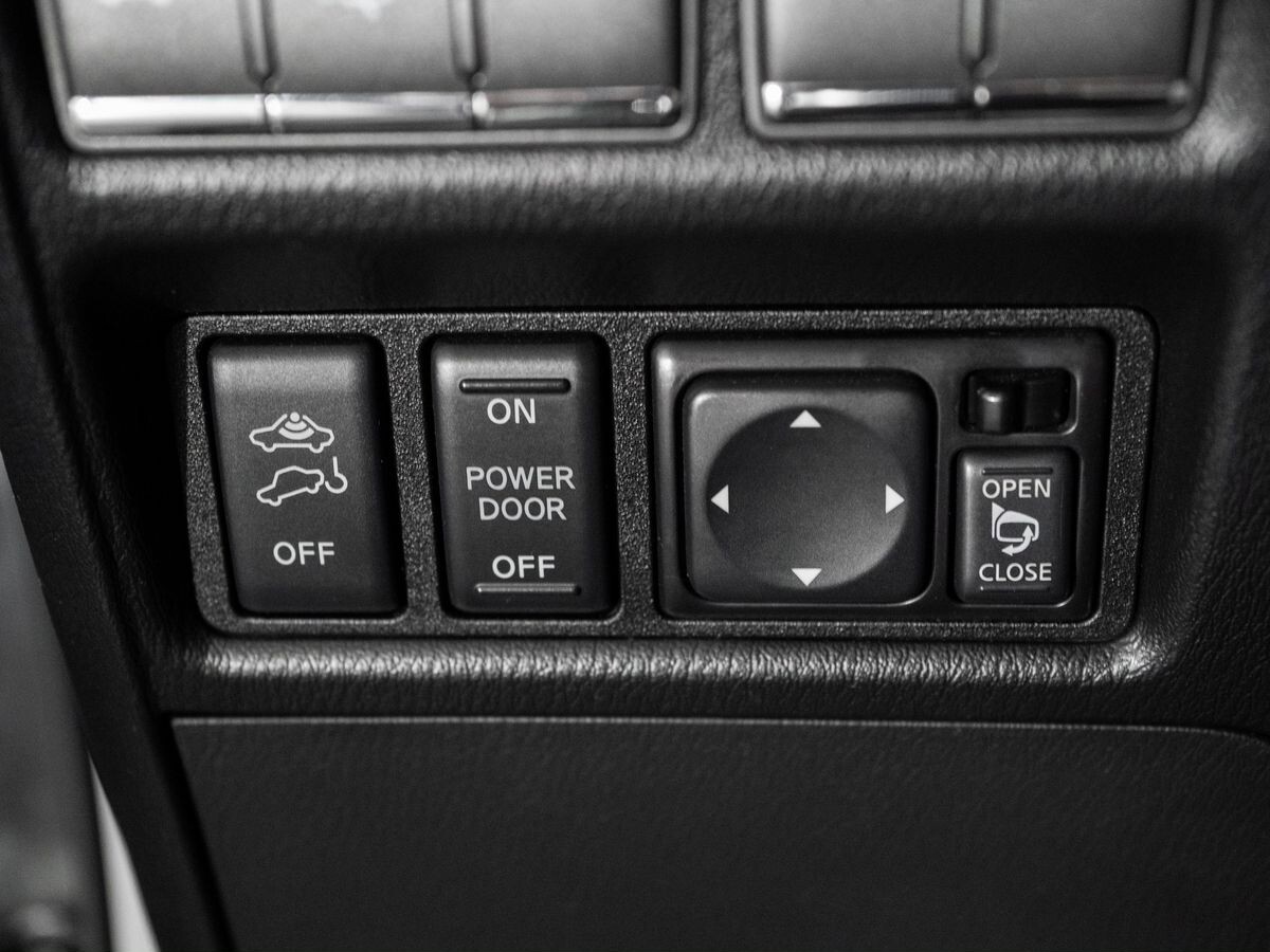 Nissan Patrol 2011 - фото автомобиля