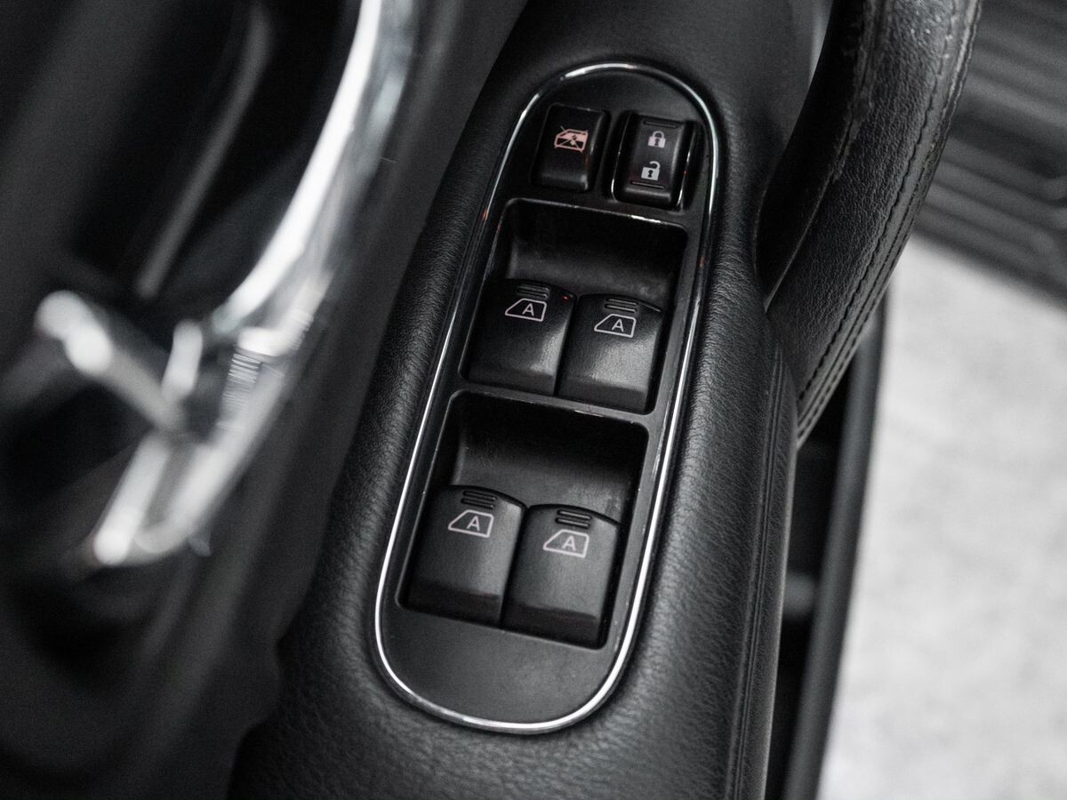 Nissan Patrol 2011 - фото автомобиля