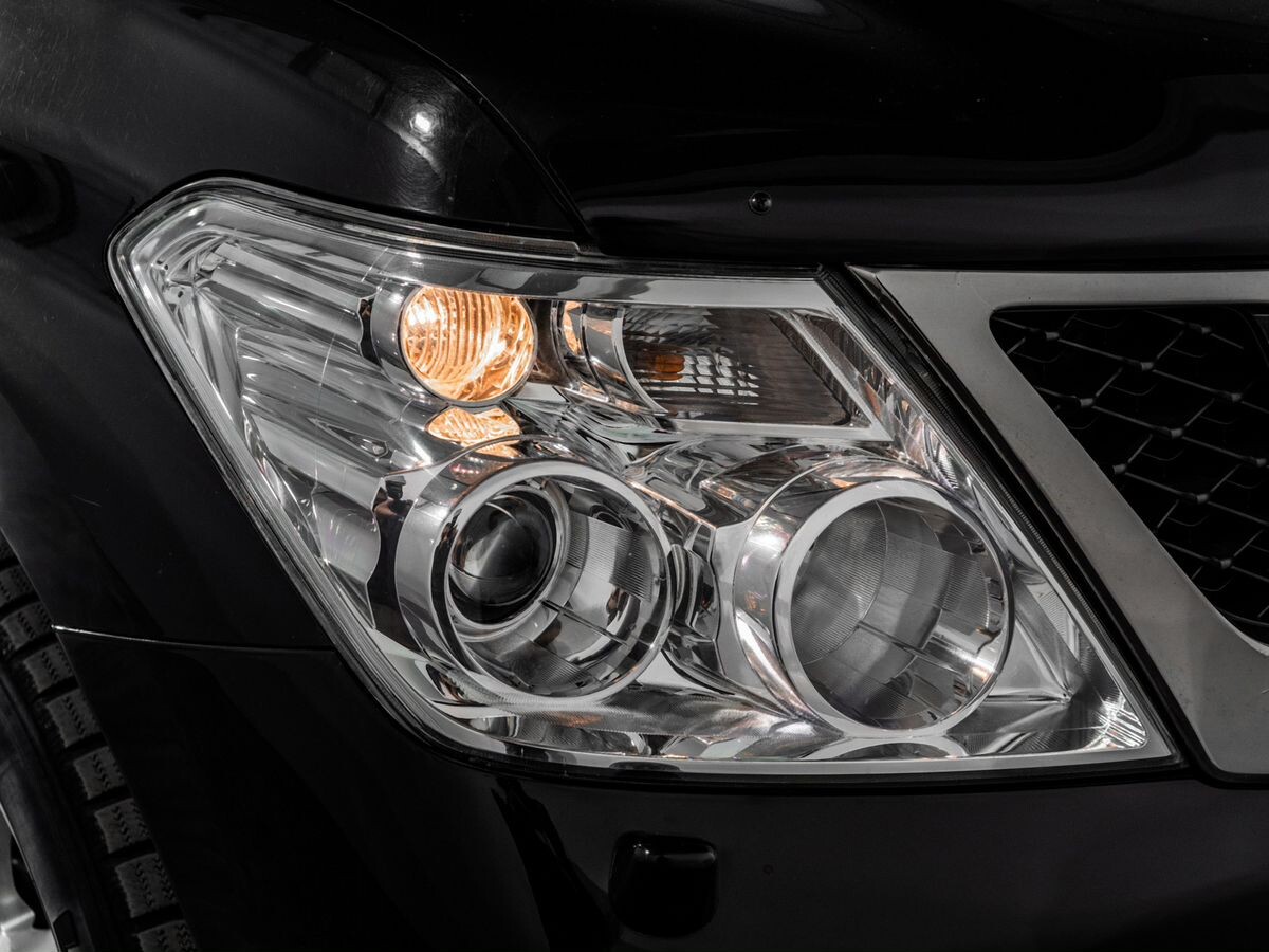 Nissan Patrol 2011 - фото автомобиля