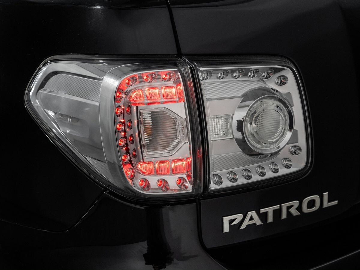 Nissan Patrol 2011 - фото автомобиля