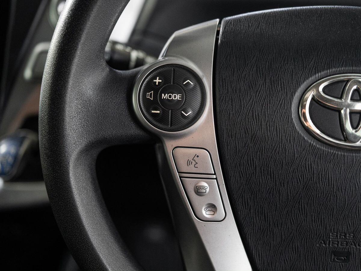Toyota Prius Alpha 2014 - фото автомобиля