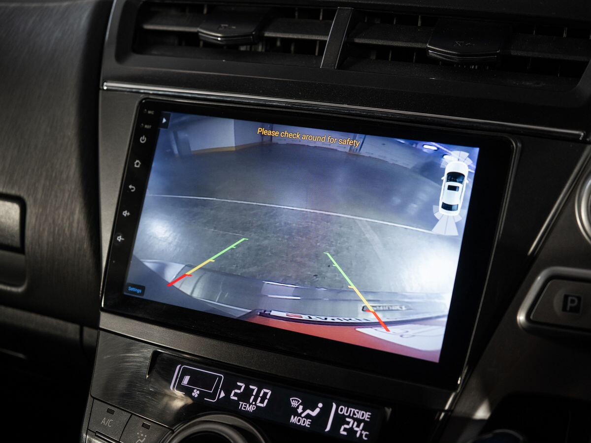 Toyota Prius Alpha 2014 - фото автомобиля