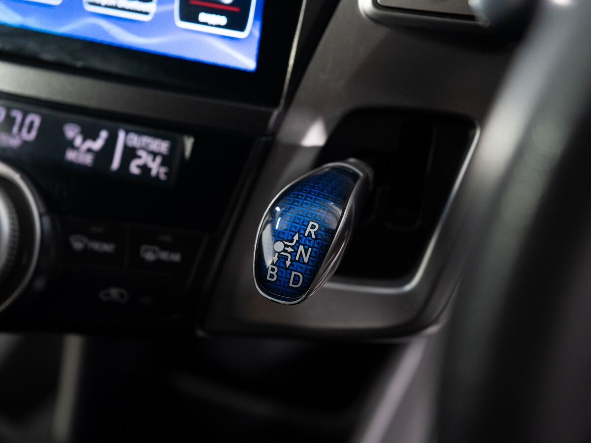 Toyota Prius Alpha 2014 - фото автомобиля