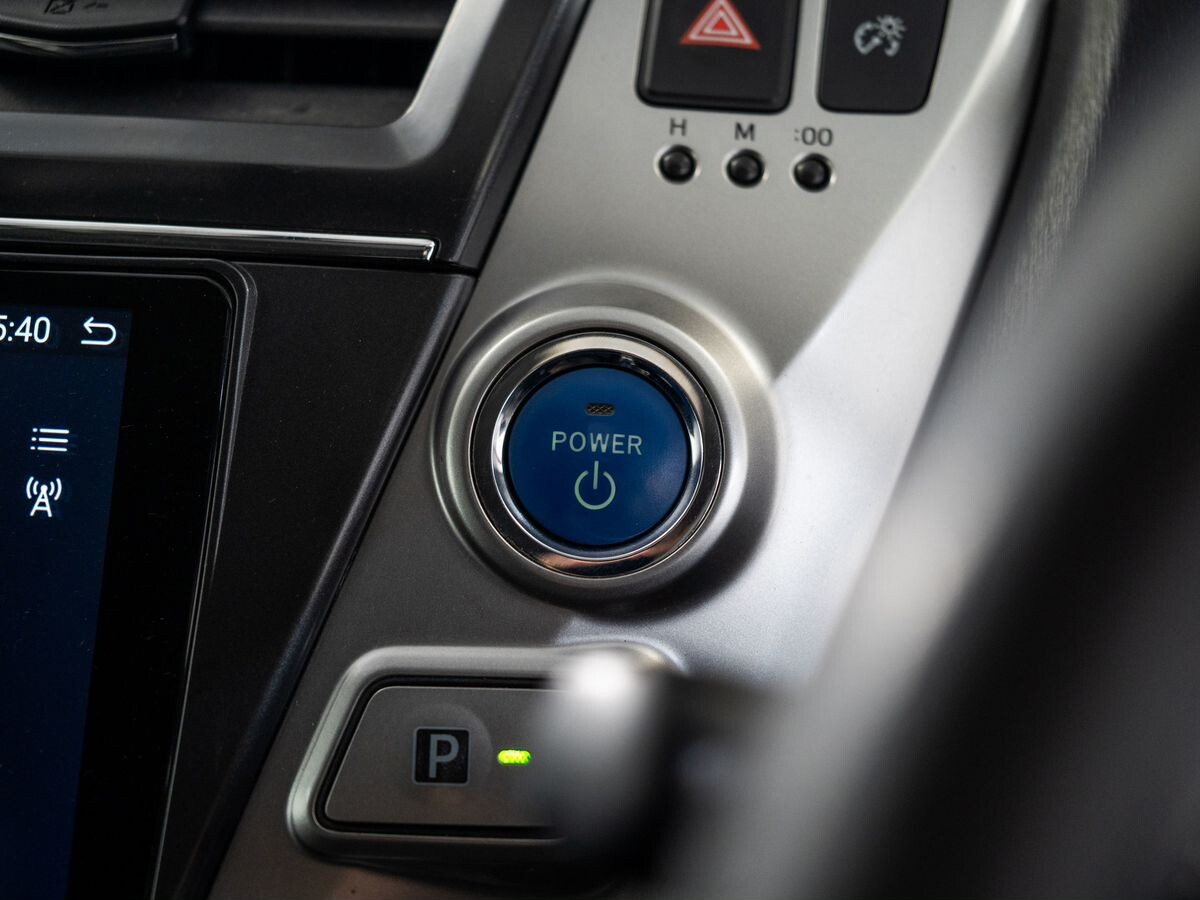Toyota Prius Alpha 2014 - фото автомобиля