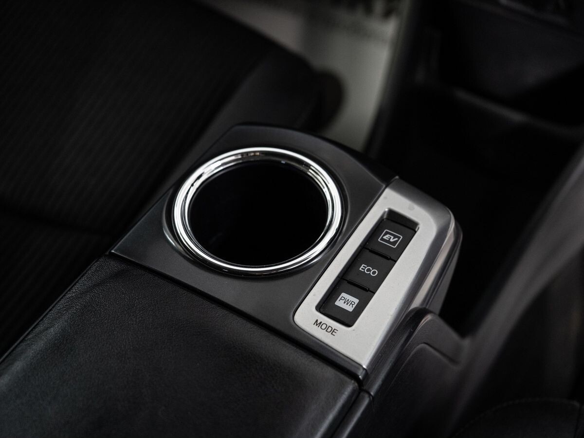 Toyota Prius Alpha 2014 - фото автомобиля