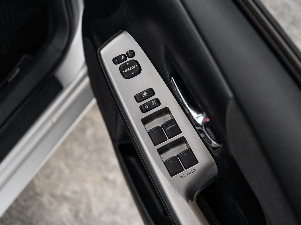 Toyota Prius Alpha 2014 - фото автомобиля