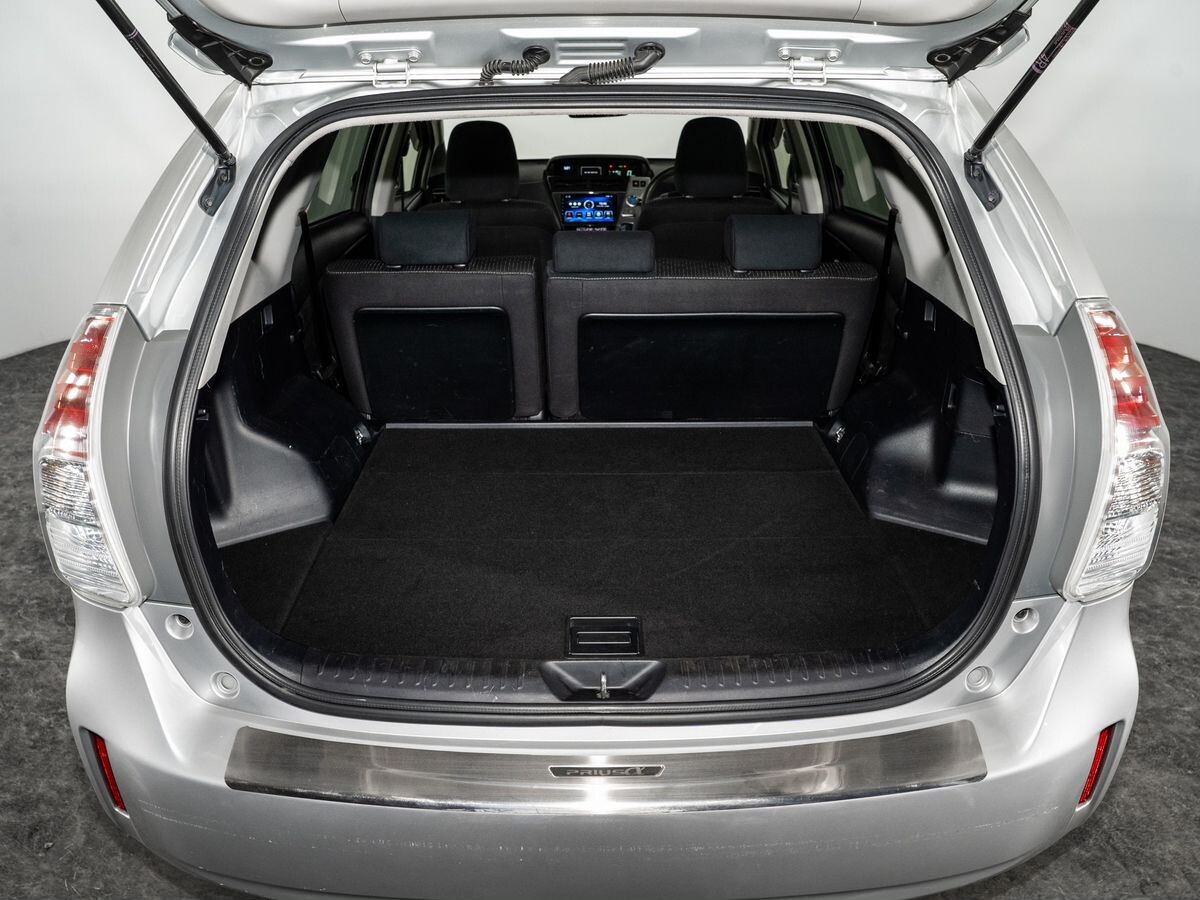 Toyota Prius Alpha 2014 - фото автомобиля
