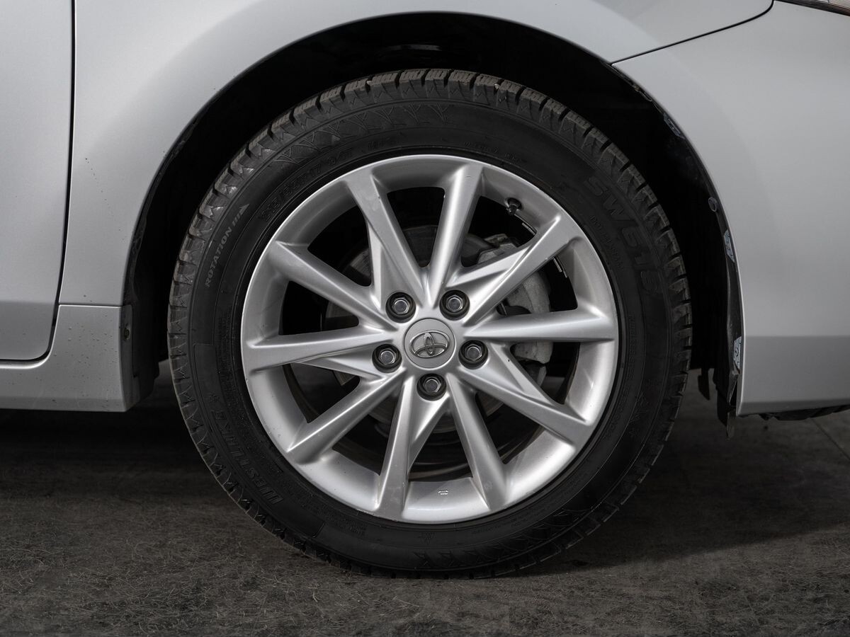 Toyota Prius Alpha 2014 - фото автомобиля