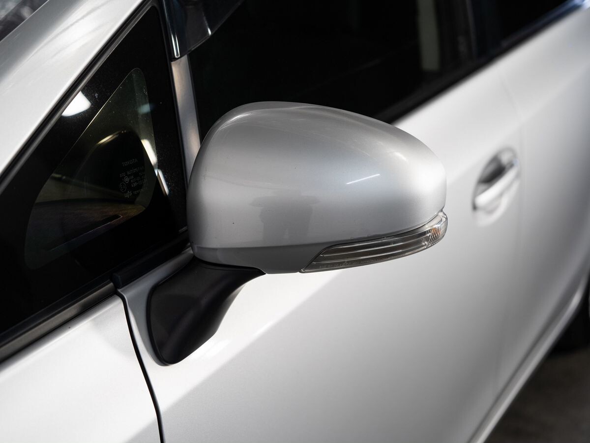 Toyota Prius Alpha 2014 - фото автомобиля