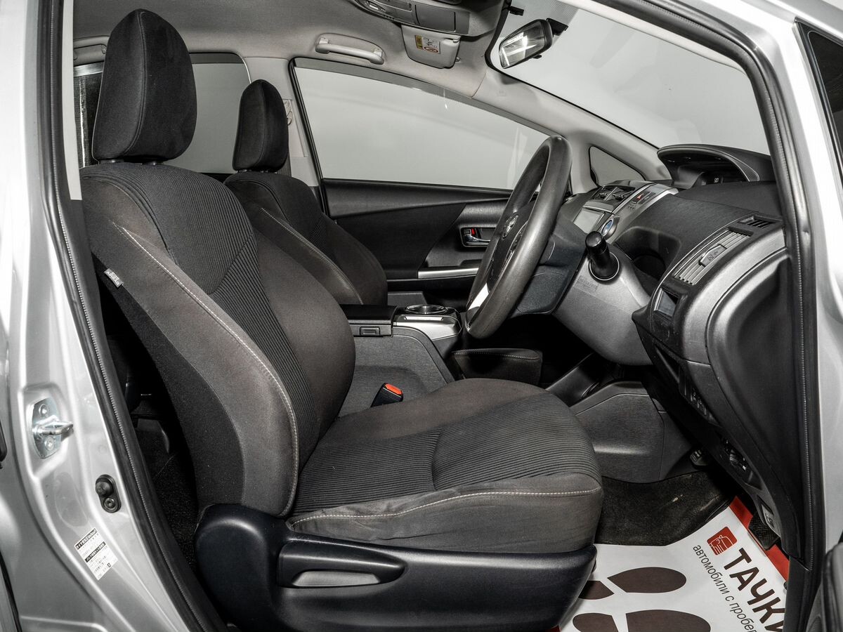 Toyota Prius Alpha 2014 - фото автомобиля