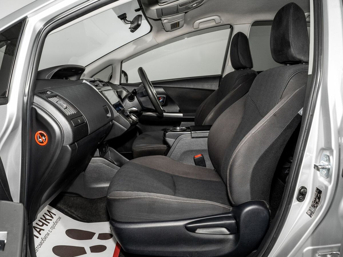 Toyota Prius Alpha 2014 - фото автомобиля