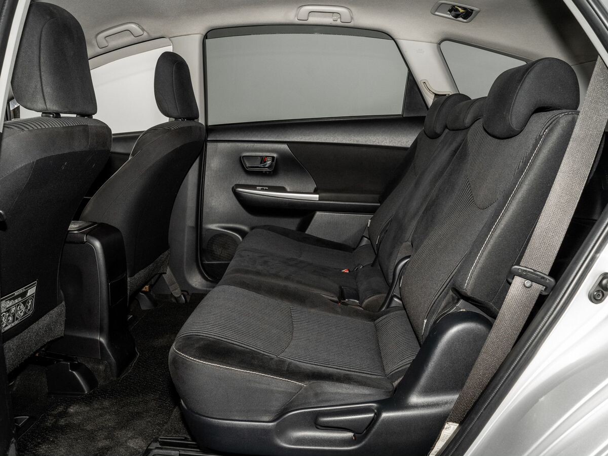 Toyota Prius Alpha 2014 - фото автомобиля