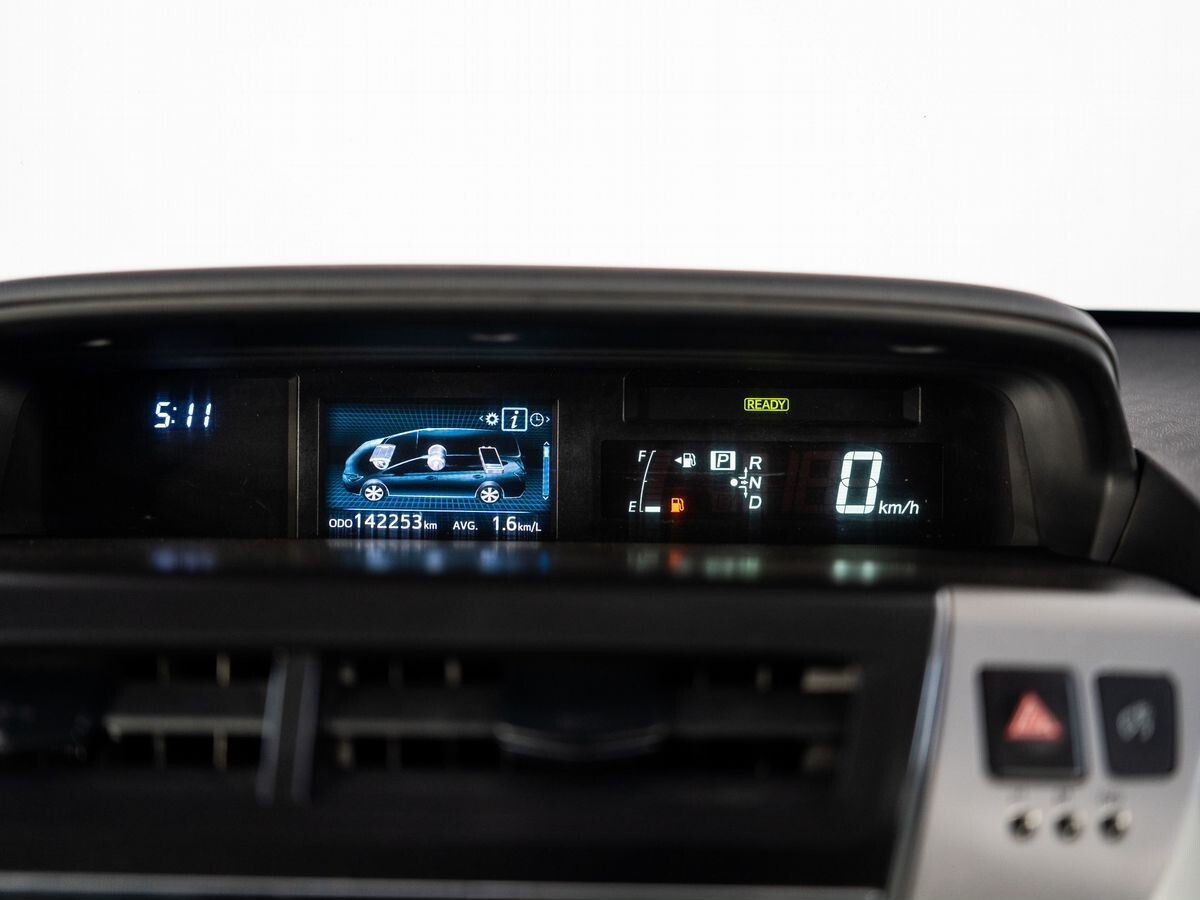 Toyota Prius Alpha 2014 - фото автомобиля