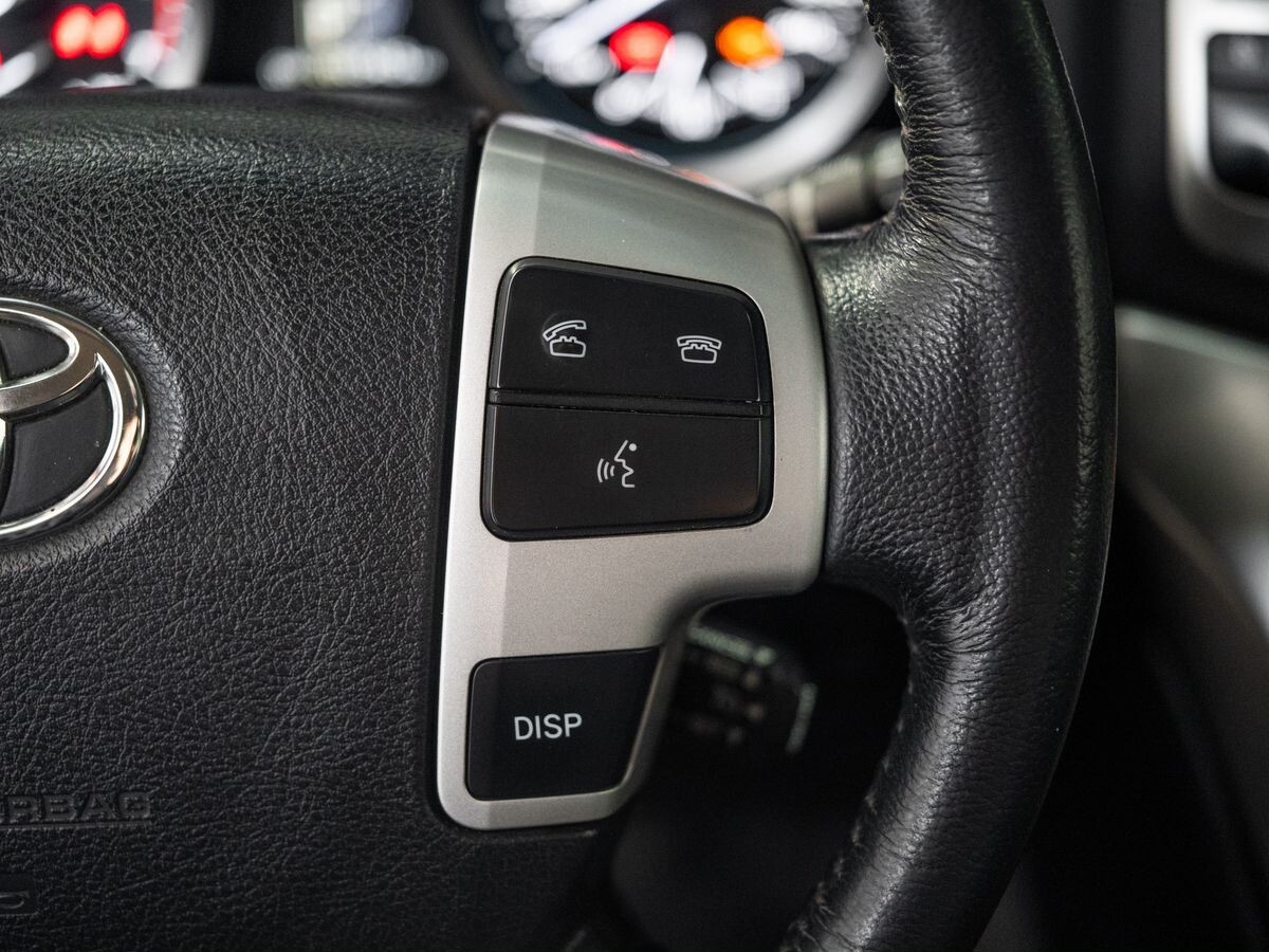 Toyota Land Cruiser 2012 - фото автомобиля