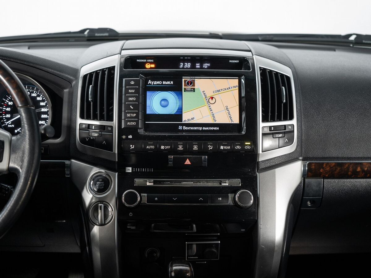 Toyota Land Cruiser 2012 - фото автомобиля