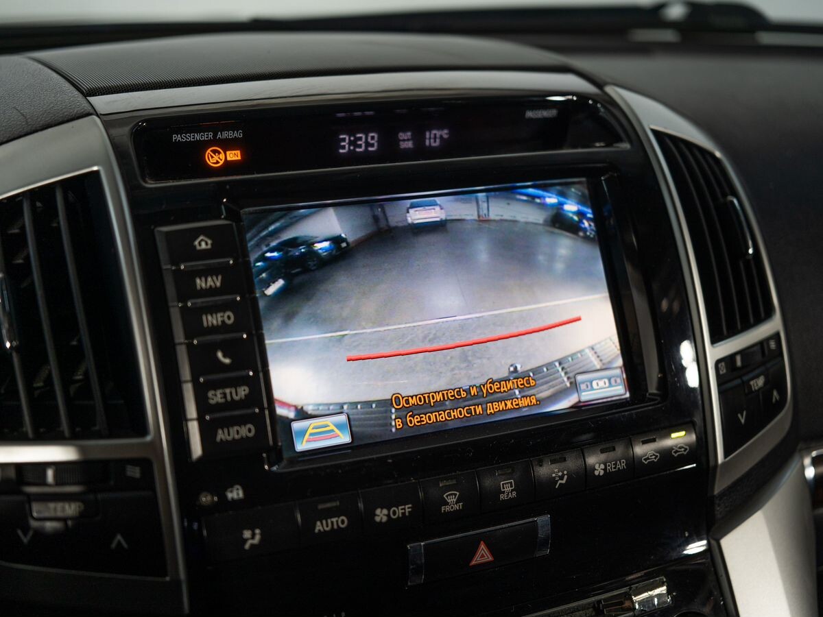 Toyota Land Cruiser 2012 - фото автомобиля
