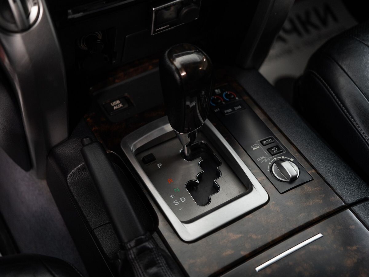Toyota Land Cruiser 2012 - фото автомобиля