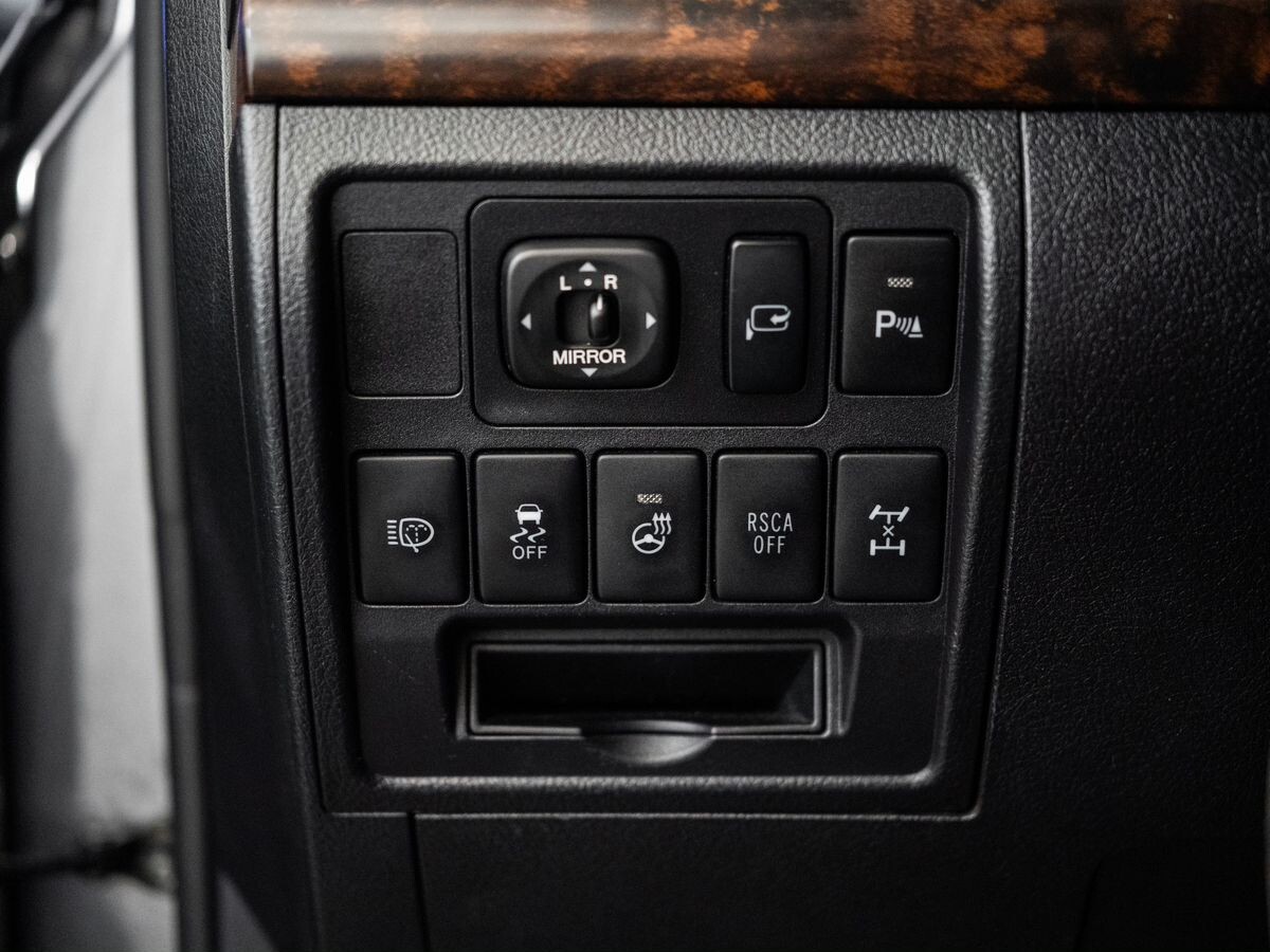 Toyota Land Cruiser 2012 - фото автомобиля