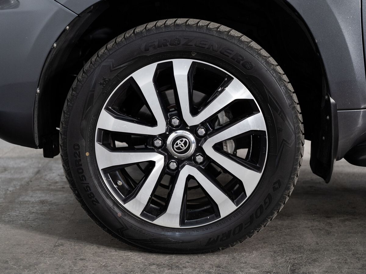 Toyota Land Cruiser 2012 - фото автомобиля