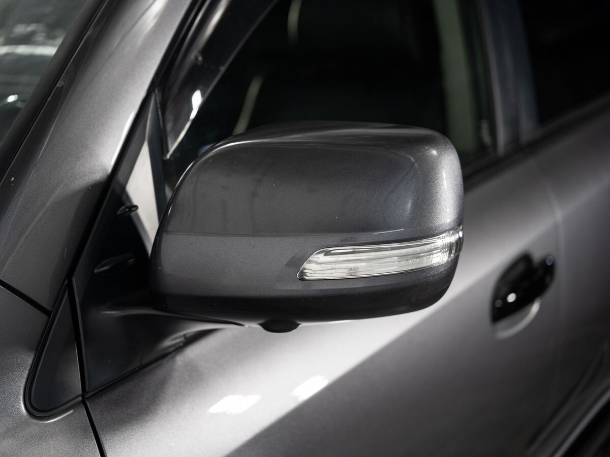 Toyota Land Cruiser 2012 - фото автомобиля