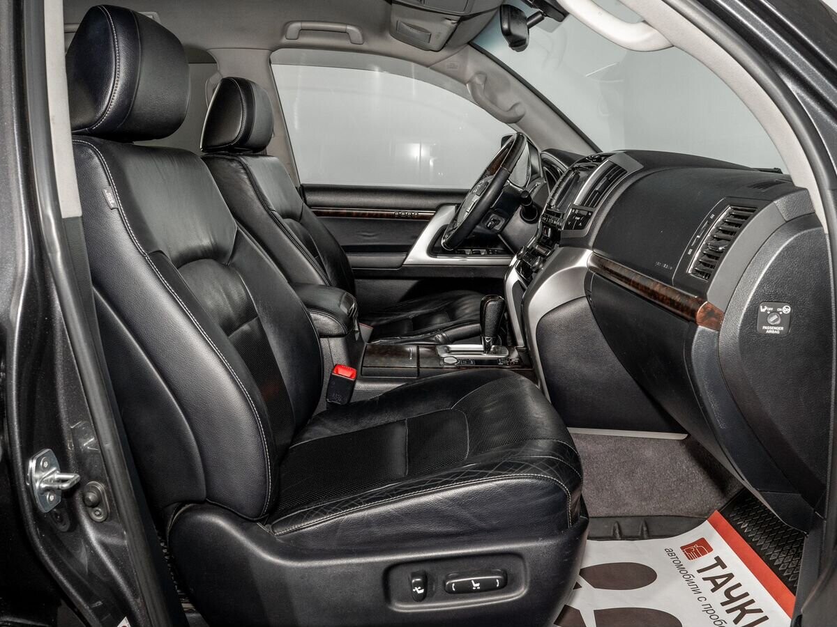 Toyota Land Cruiser 2012 - фото автомобиля