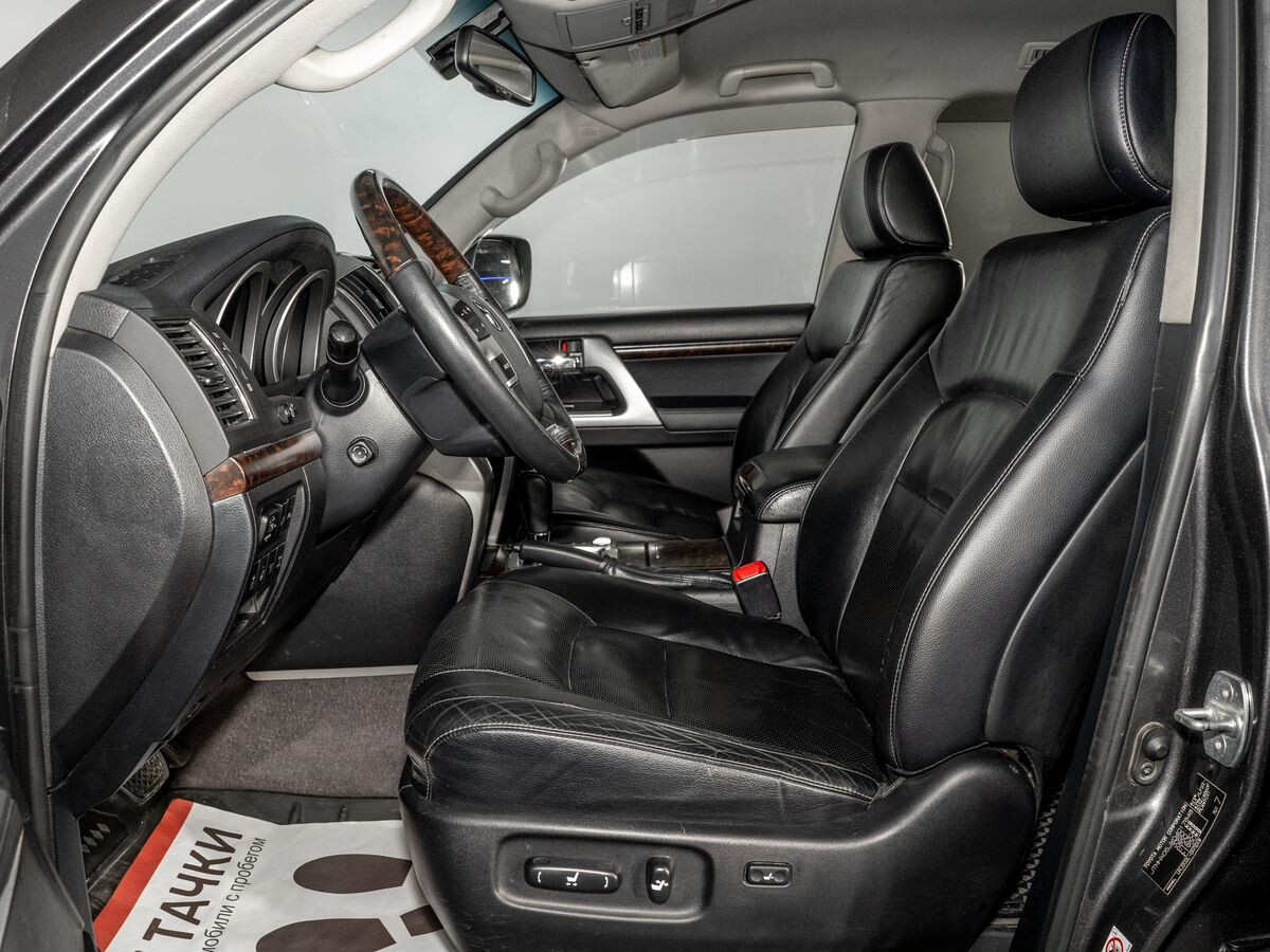 Toyota Land Cruiser 2012 - фото автомобиля
