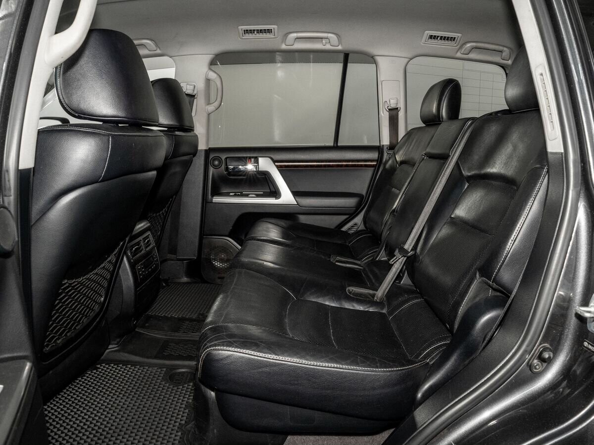 Toyota Land Cruiser 2012 - фото автомобиля