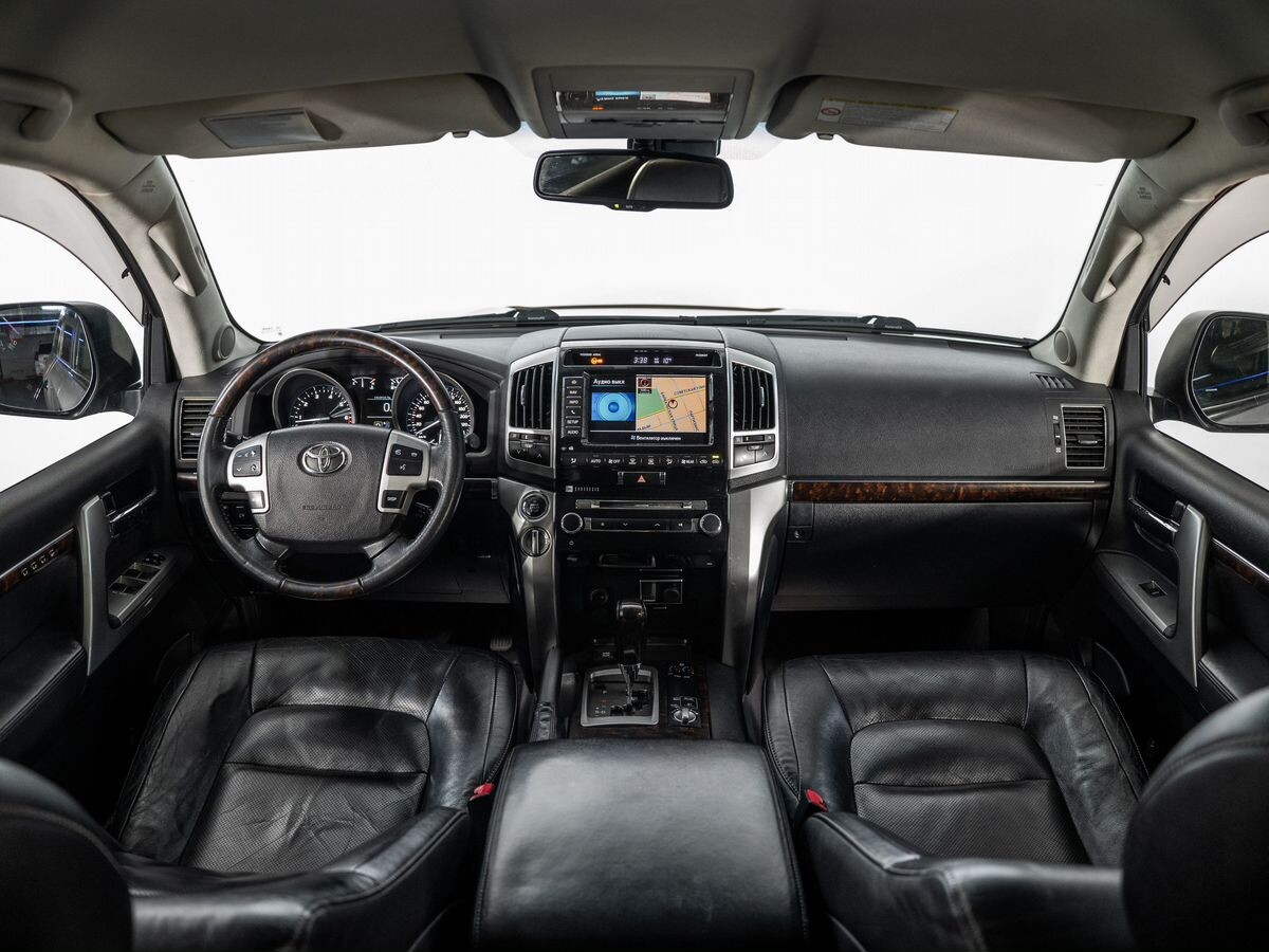 Toyota Land Cruiser 2012 - фото автомобиля