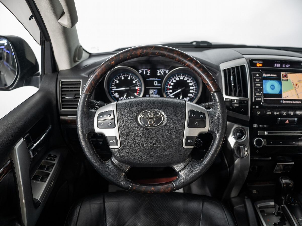 Toyota Land Cruiser 2012 - фото автомобиля