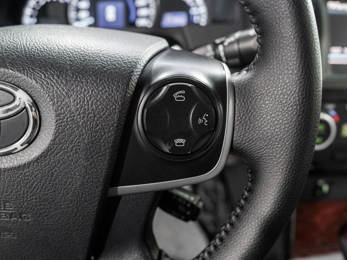 Toyota Camry 2012 - фото автомобиля