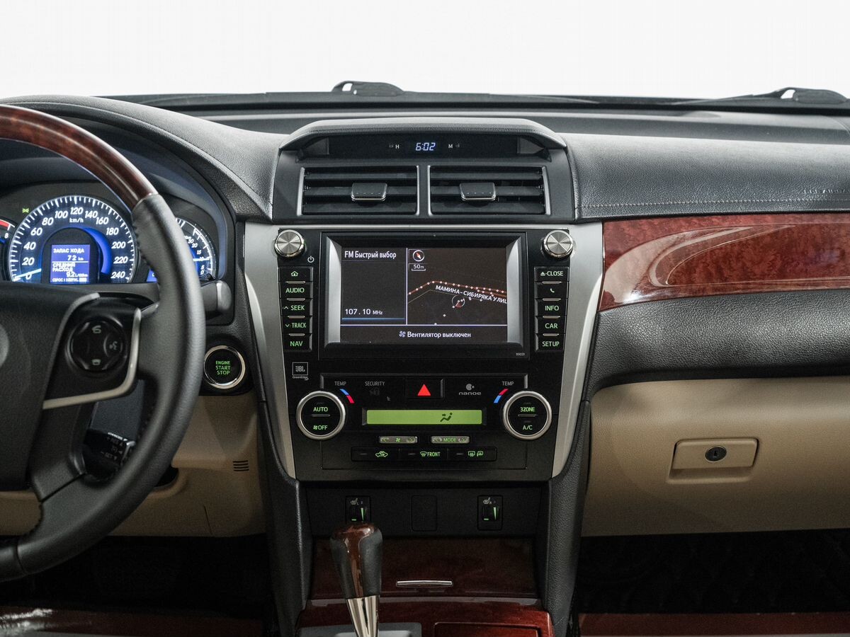 Toyota Camry 2012 - фото автомобиля