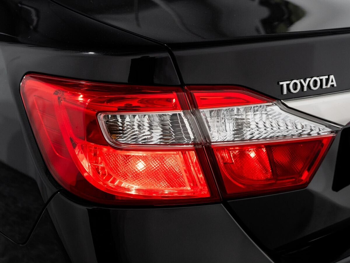 Toyota Camry 2012 - фото автомобиля