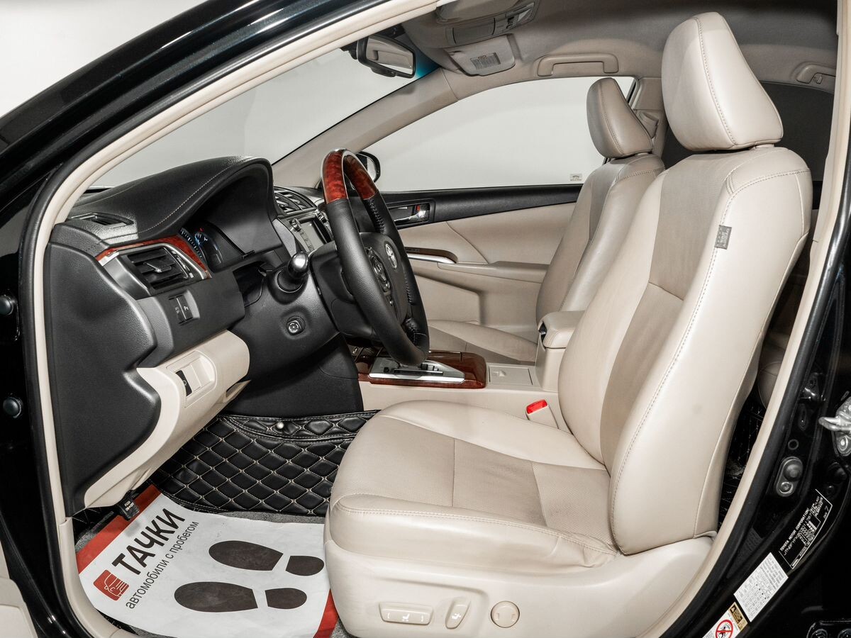 Toyota Camry 2012 - фото автомобиля