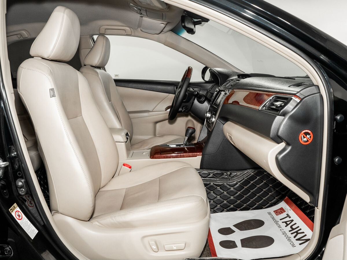 Toyota Camry 2012 - фото автомобиля