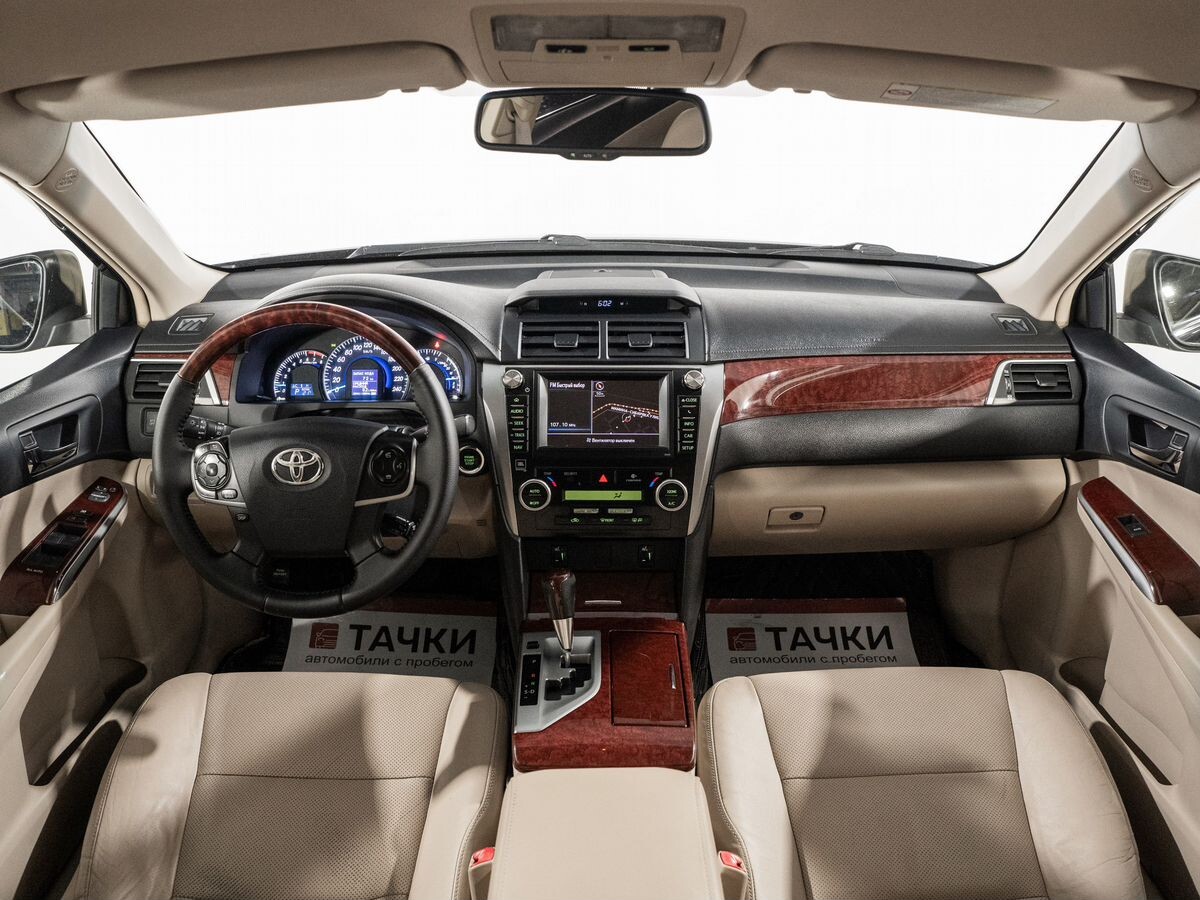 Toyota Camry 2012 - фото автомобиля