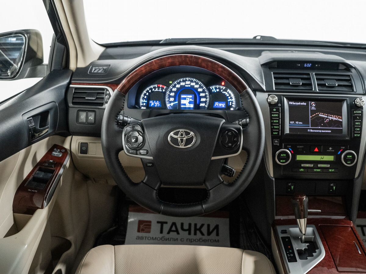 Toyota Camry 2012 - фото автомобиля