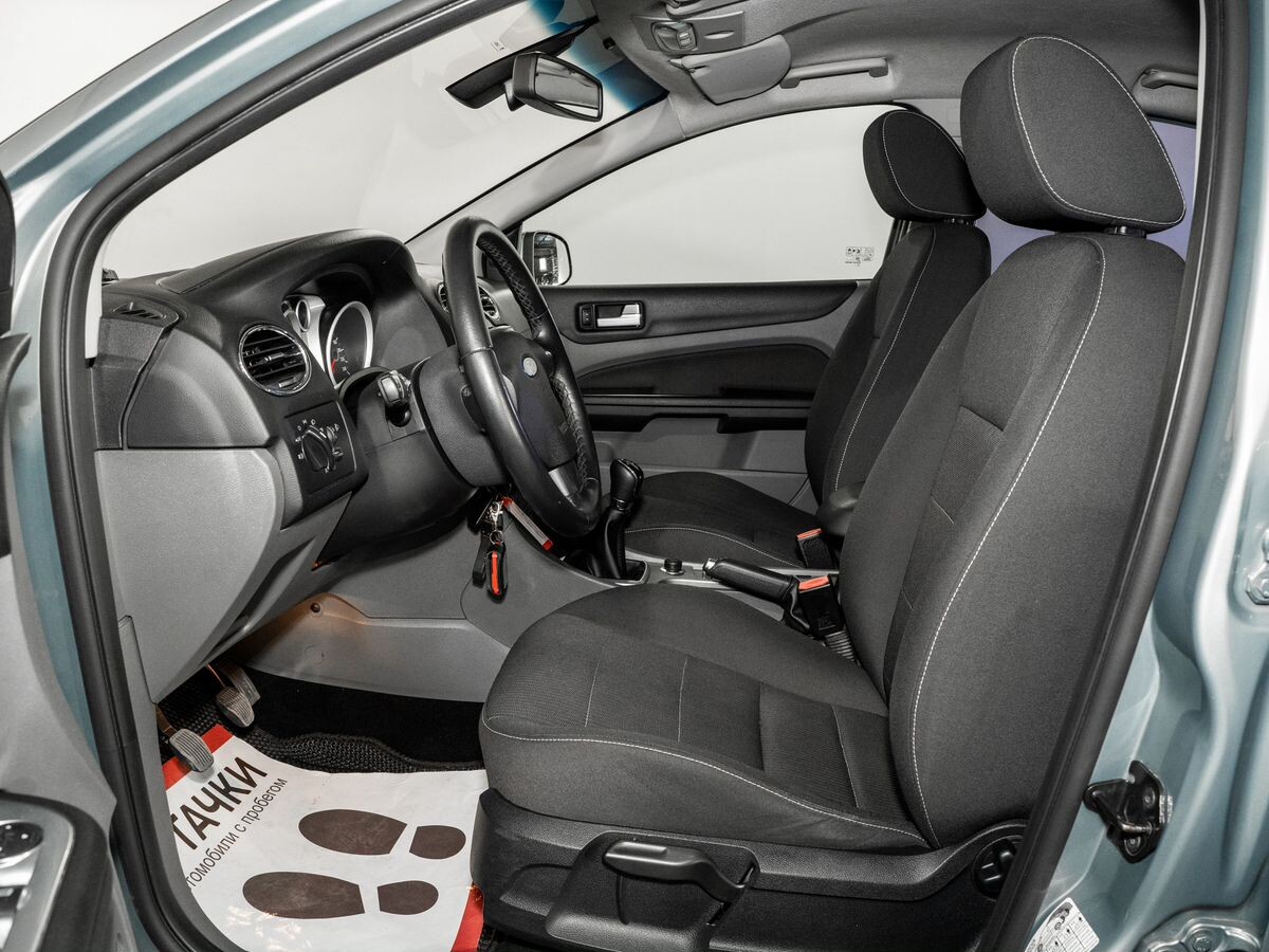 Ford Focus 2010 - фото автомобиля