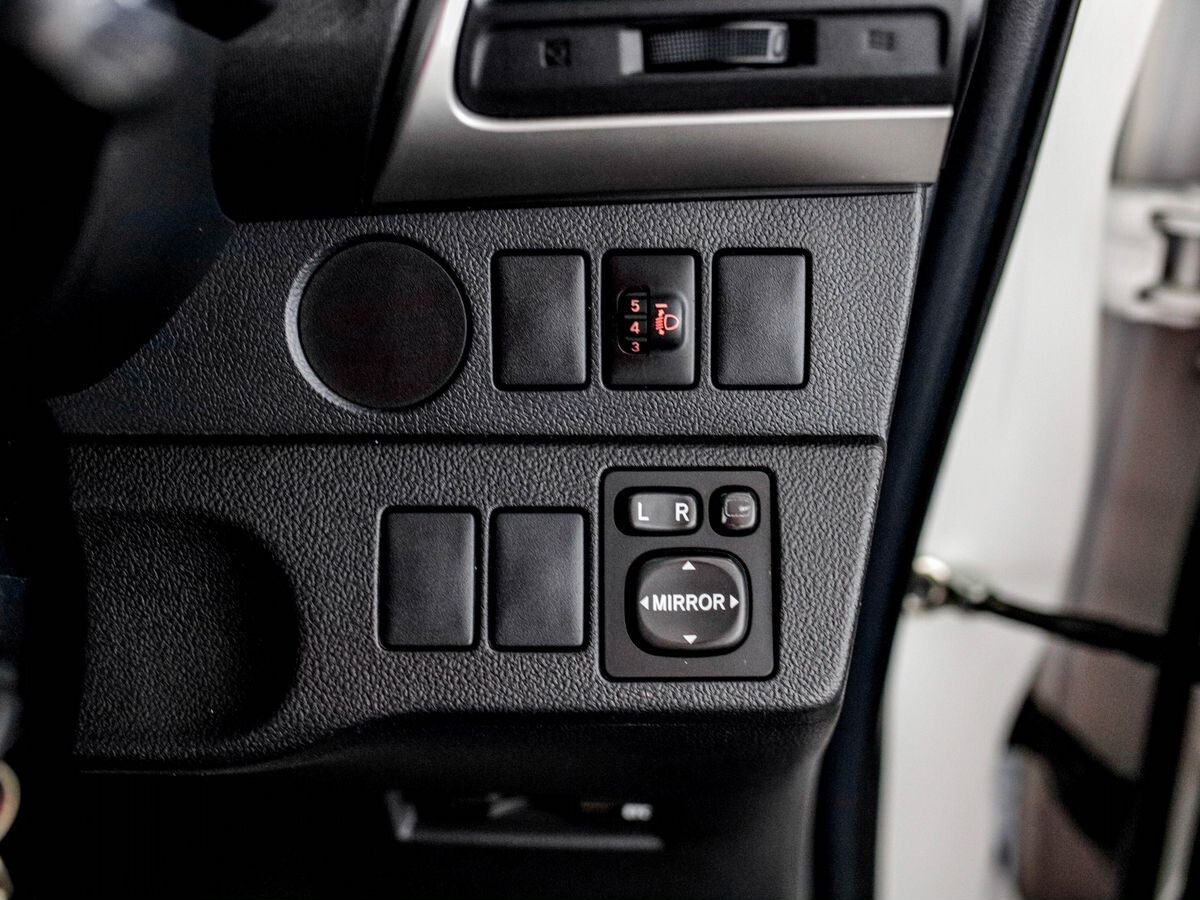 Toyota Ractis 2011 - фото автомобиля