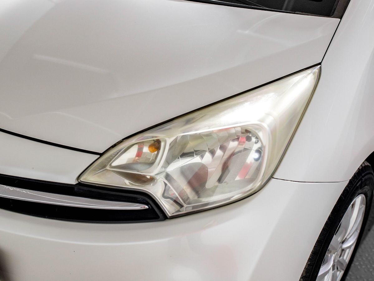 Toyota Ractis 2011 - фото автомобиля