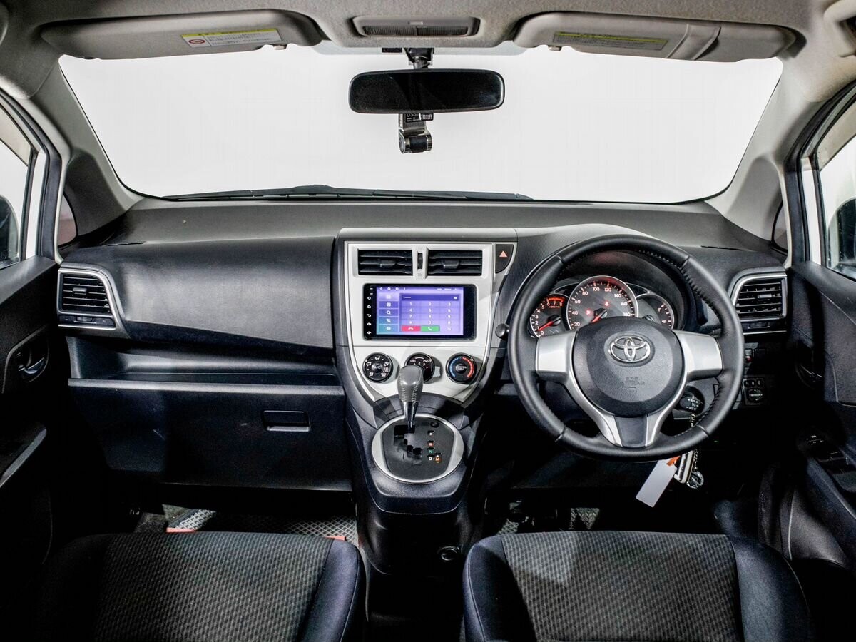 Toyota Ractis 2011 - фото автомобиля