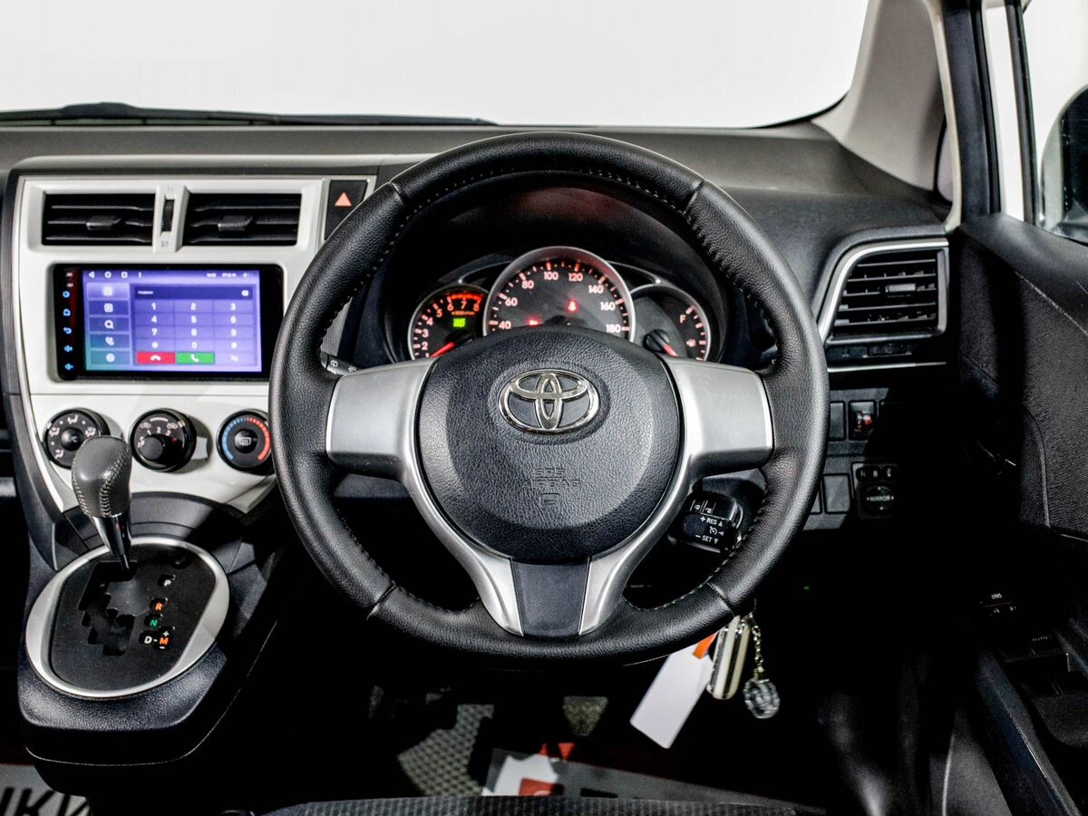 Toyota Ractis 2011 - фото автомобиля
