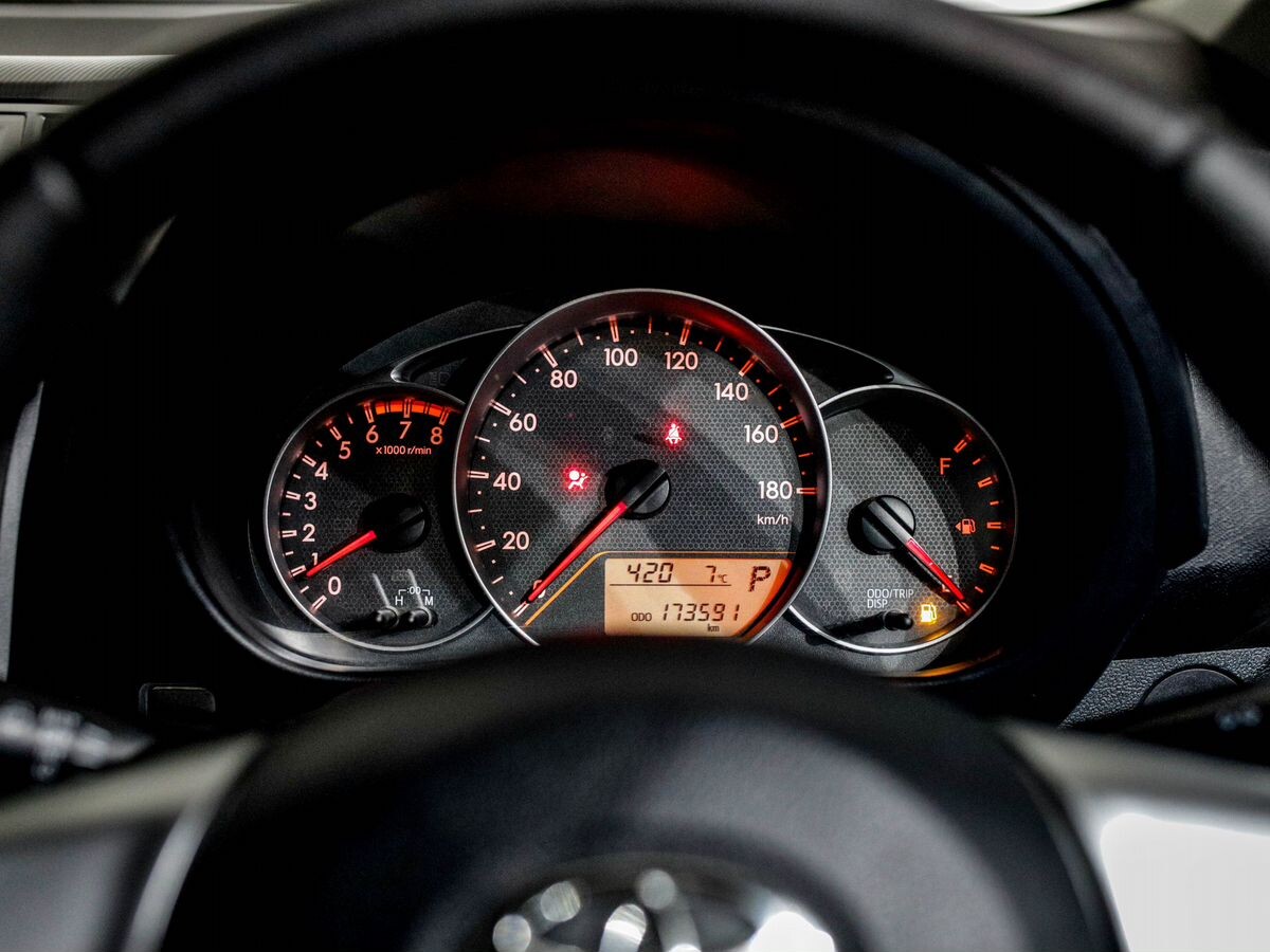 Toyota Ractis 2011 - фото автомобиля