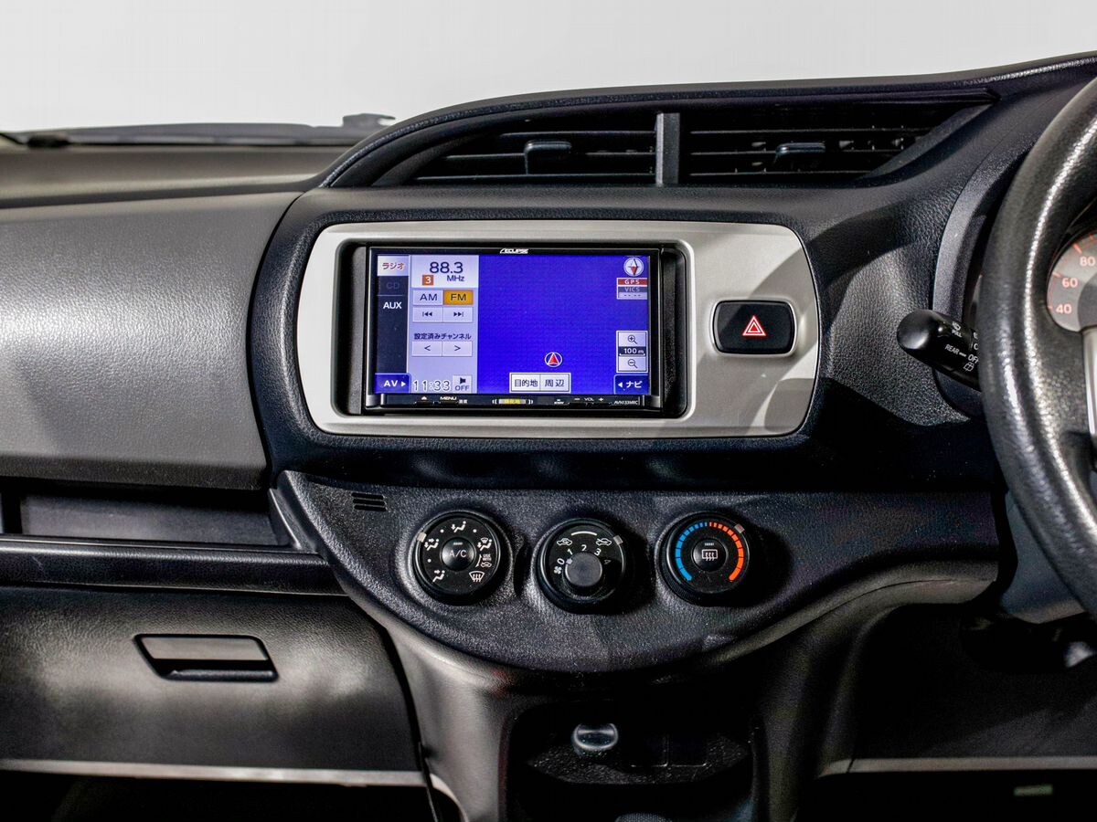 Toyota Vitz 2016 - фото автомобиля
