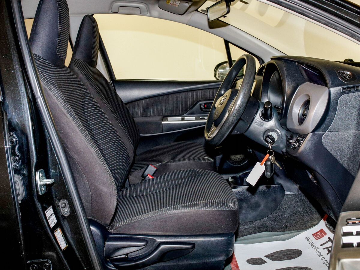 Toyota Vitz 2016 - фото автомобиля